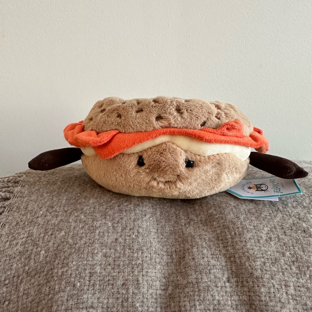 BNWT Jellycat Bagel